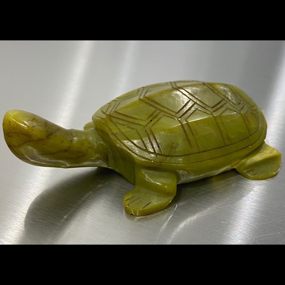 BC Jade Turle figurine